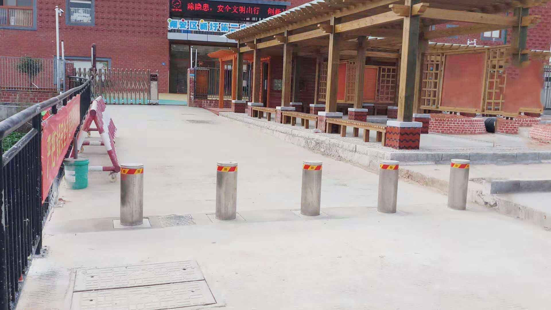 Buy Outdoor 316L Stainless Heavy Duty Steel Bollards at wholesale prices
