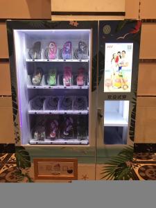Quality Shoes Vending Machine Customized Logo And Sticker, Groceries Vending Machine, Micron for sale