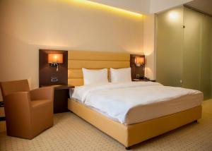 Quality Single Room Modern Hotel Bedroom Furniture , Hotel Guest Room Furniture for sale
