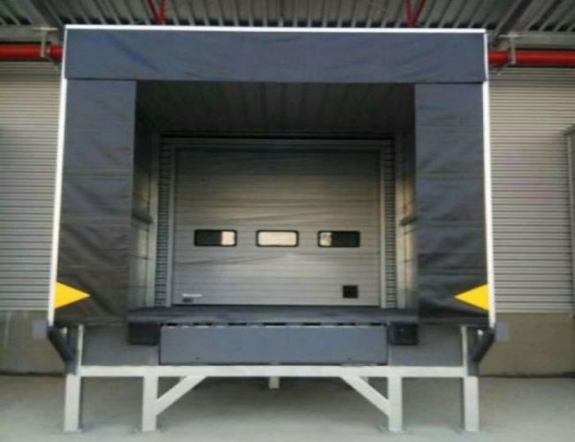 Quality Parcel Polyester Fabric Dock Seals and Shelters , Yellow Stripes for Loading and Unloading Area for sale