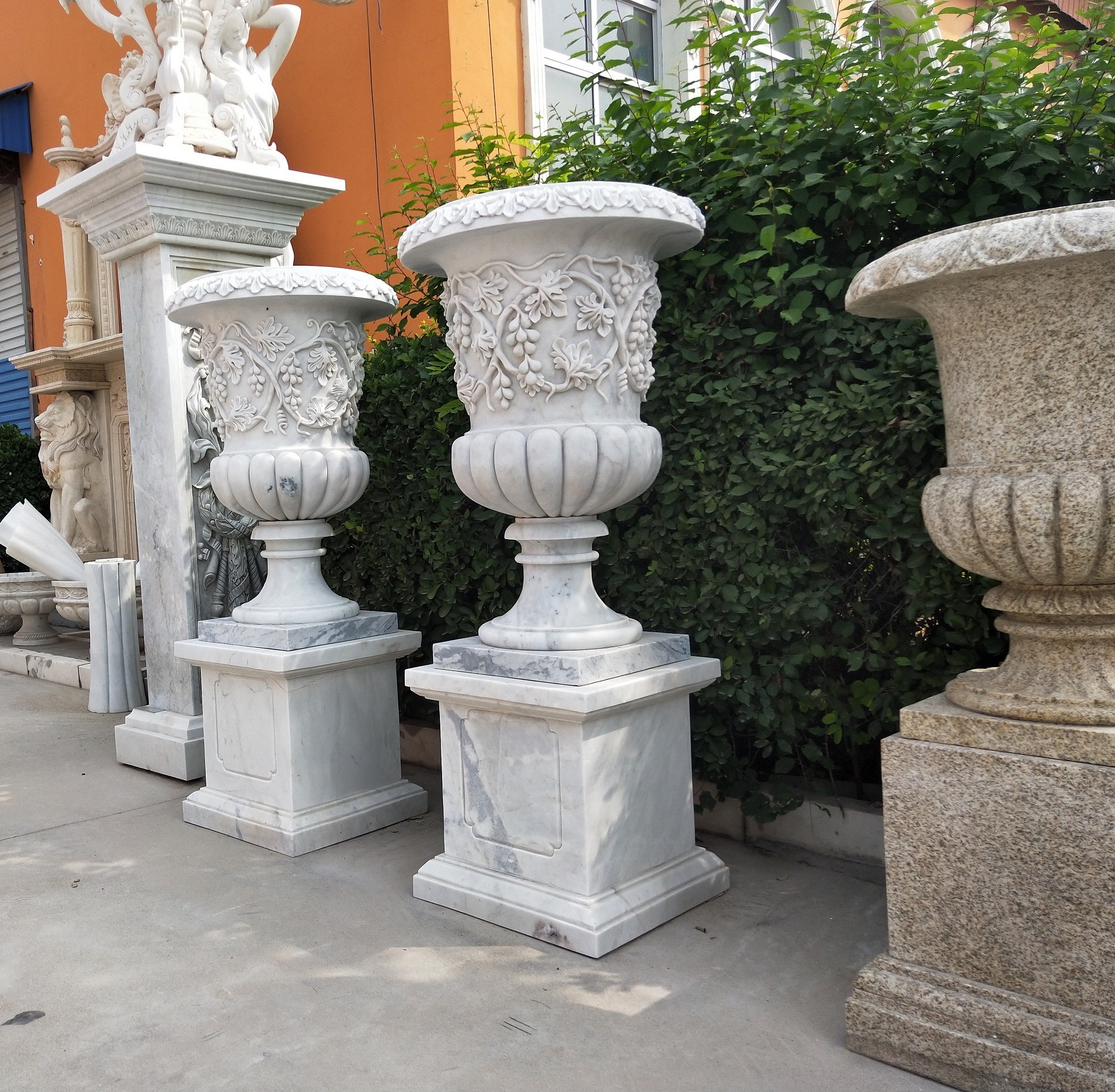 Quality Marble carvings planter stone carved flowerpot sculpture,outdoor stone garden statues supplier for sale