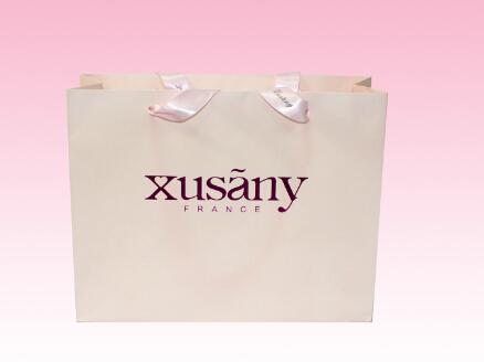 2016 luxury paper carrier bag manufacturer with gold stain ribbon handle