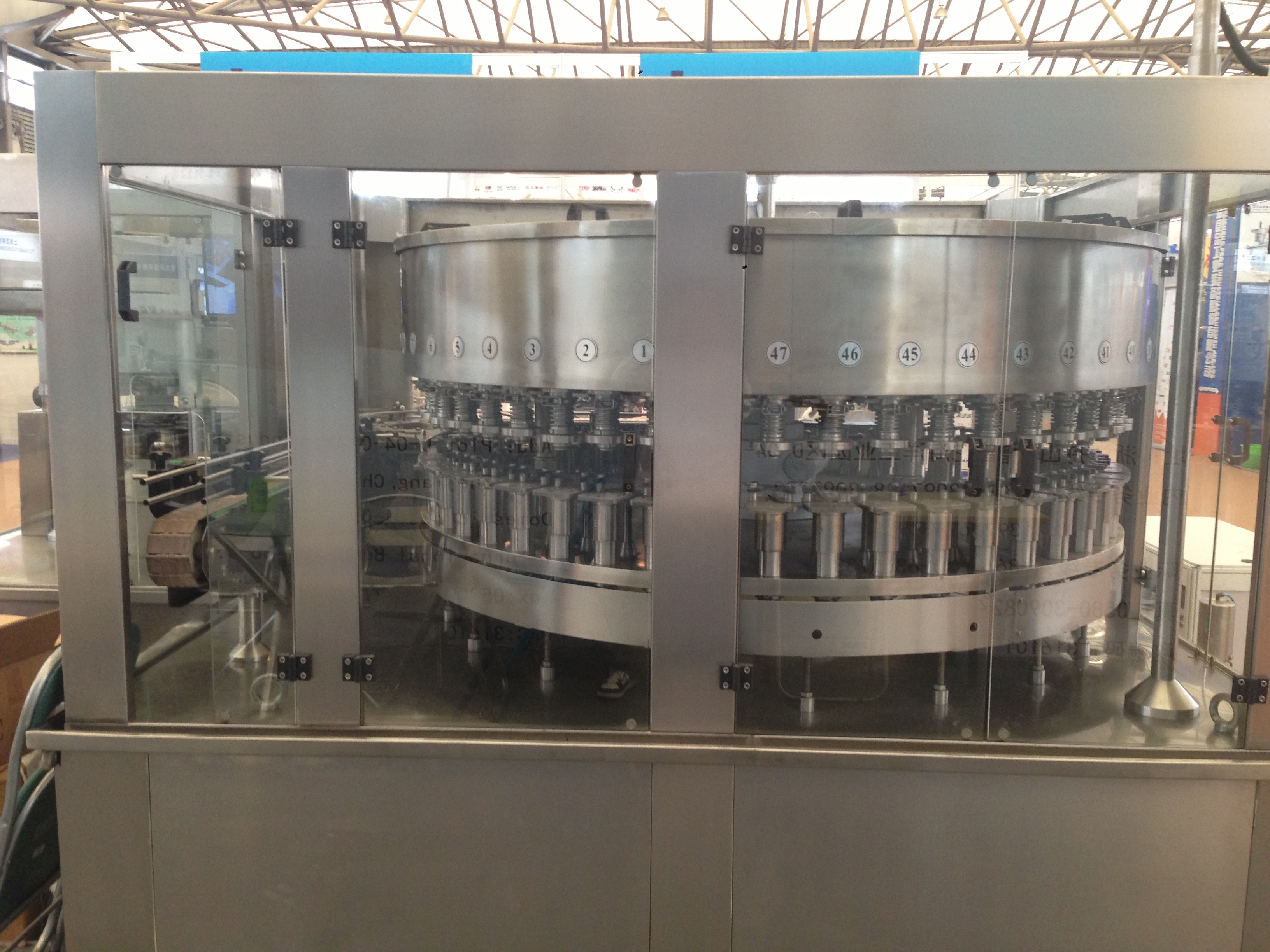 Quality 4 Degree Soft Drink Filling Machine 2360*1770*2700MM Bottle Canning Machine for sale