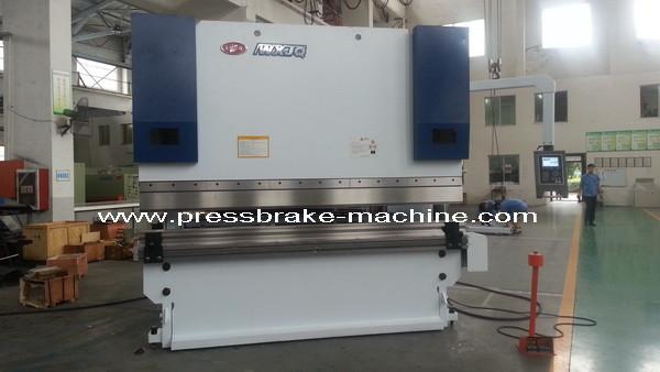 Buy 250 Ton CNC Hydraulic Press Brake Machine , Sheet Metal Press Machine at wholesale prices