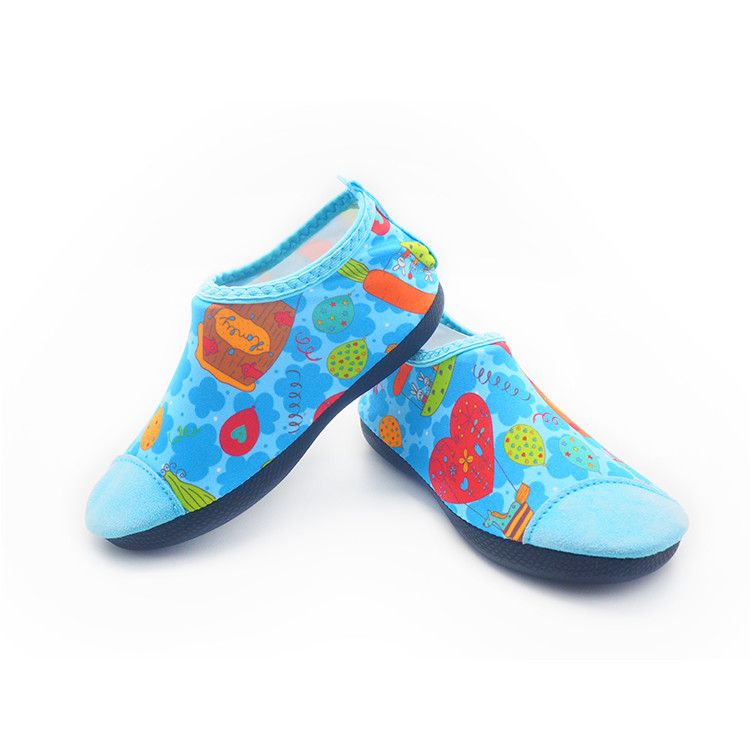 Lightweight Childrens Aqua Shoes Anti - Slip Waterproof Footwear For Swimming