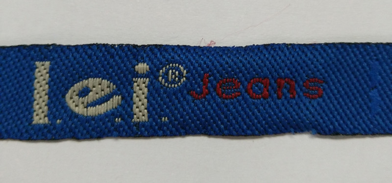 Quality Eco - Friendly Woven Fabric Labels / Soft Custom Woven Clothing Tags for sale