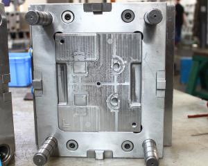 Plastic Parts Injection Mould with HASCO Standard and Cold Runner, Family Mould 2+2 cavity