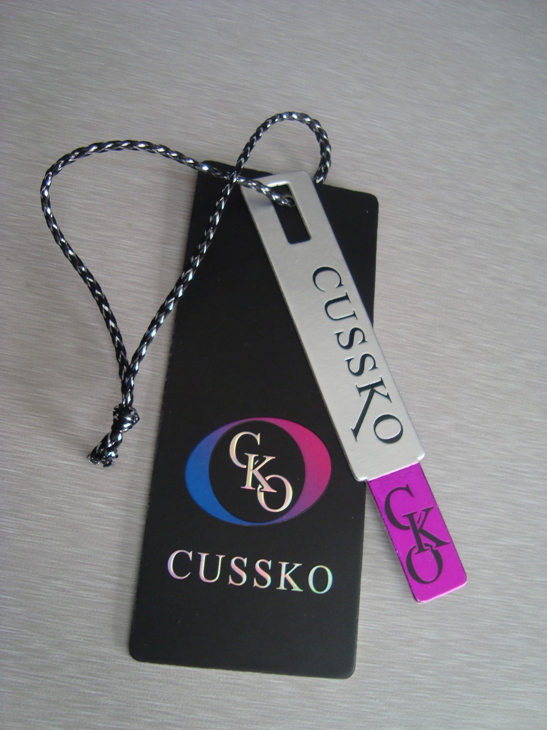 Quality custom luxury recycled clothing hang tag with embossed logo printing for sale