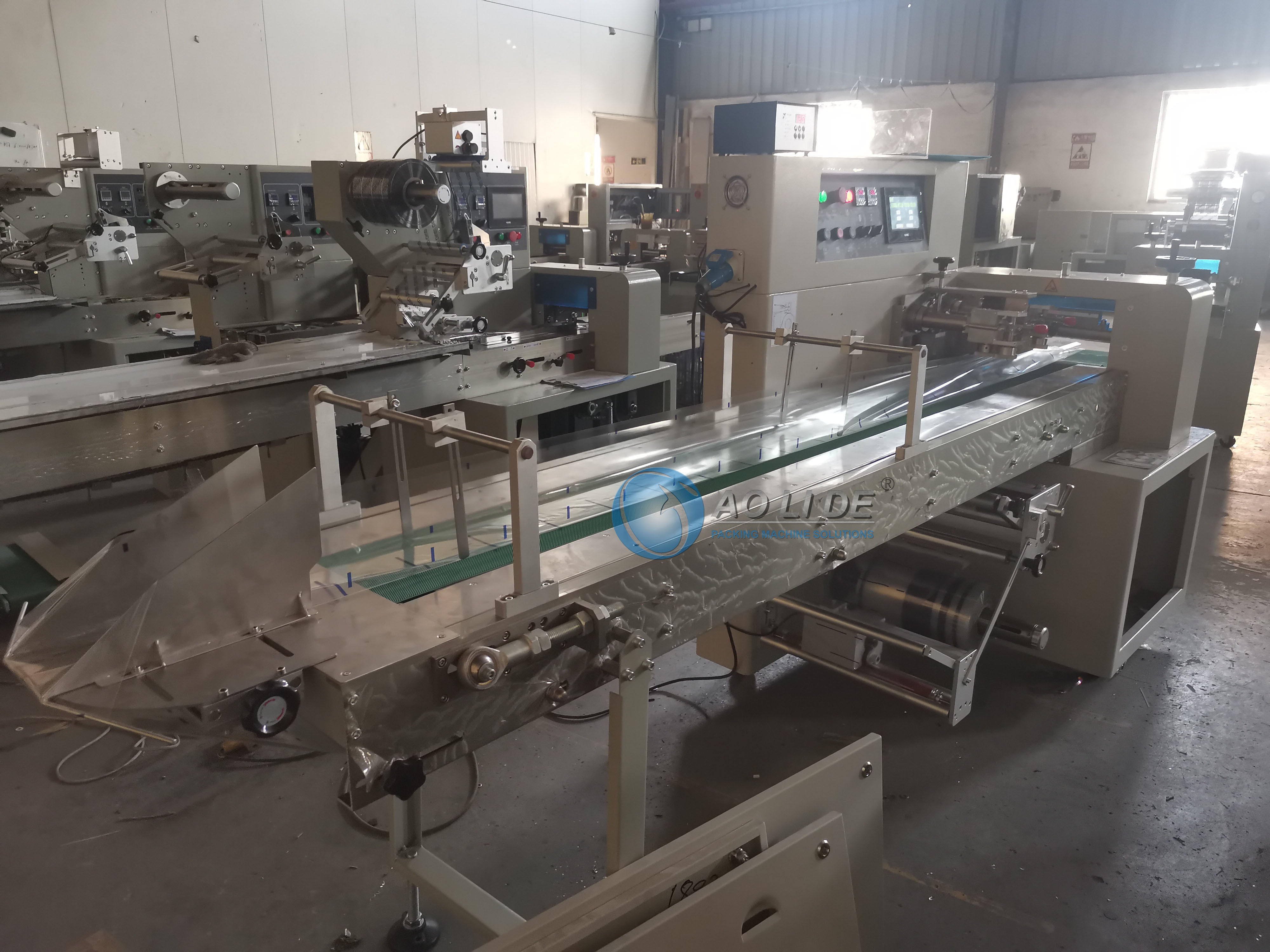 Quality Belt With Film Conveyor Flow Packaging Wrapping Machine To Pack Big Sugar Bar for sale