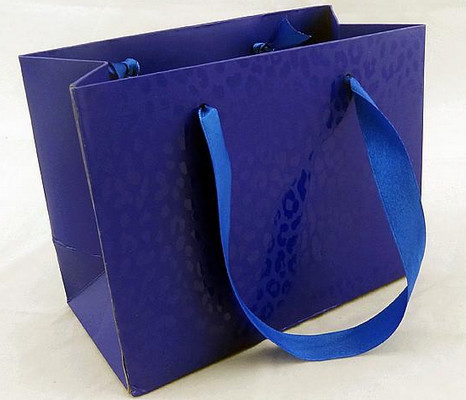 Quality Glossy Lamination Ribbion Handle Luxury Paper Shopping Bags for Clothing Boutiques for sale