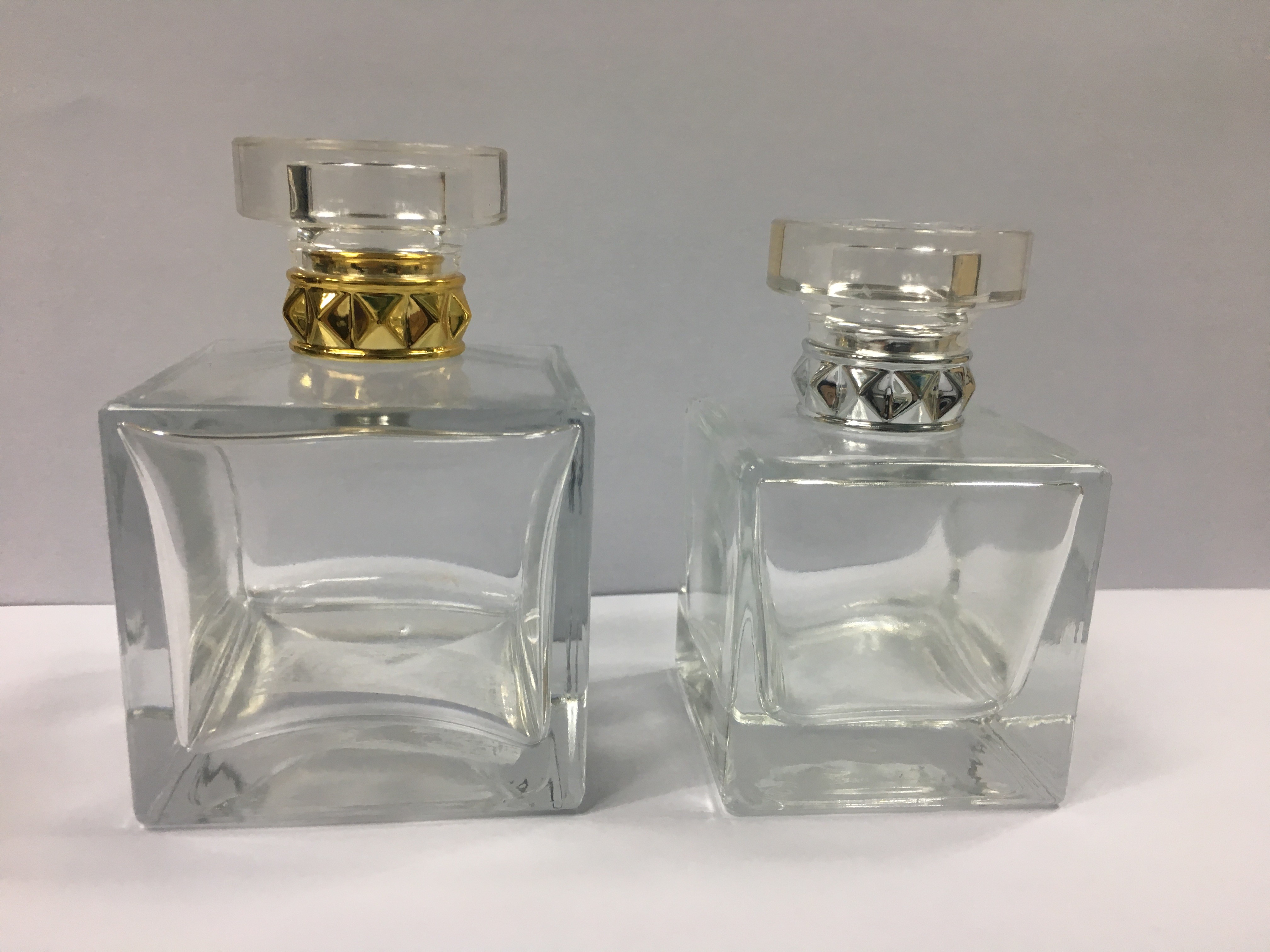 Buy 100ml Square Glass Cosmetic Spray Bottles /  Reusable Glass Perfume Bottle with arcylic cap at wholesale prices