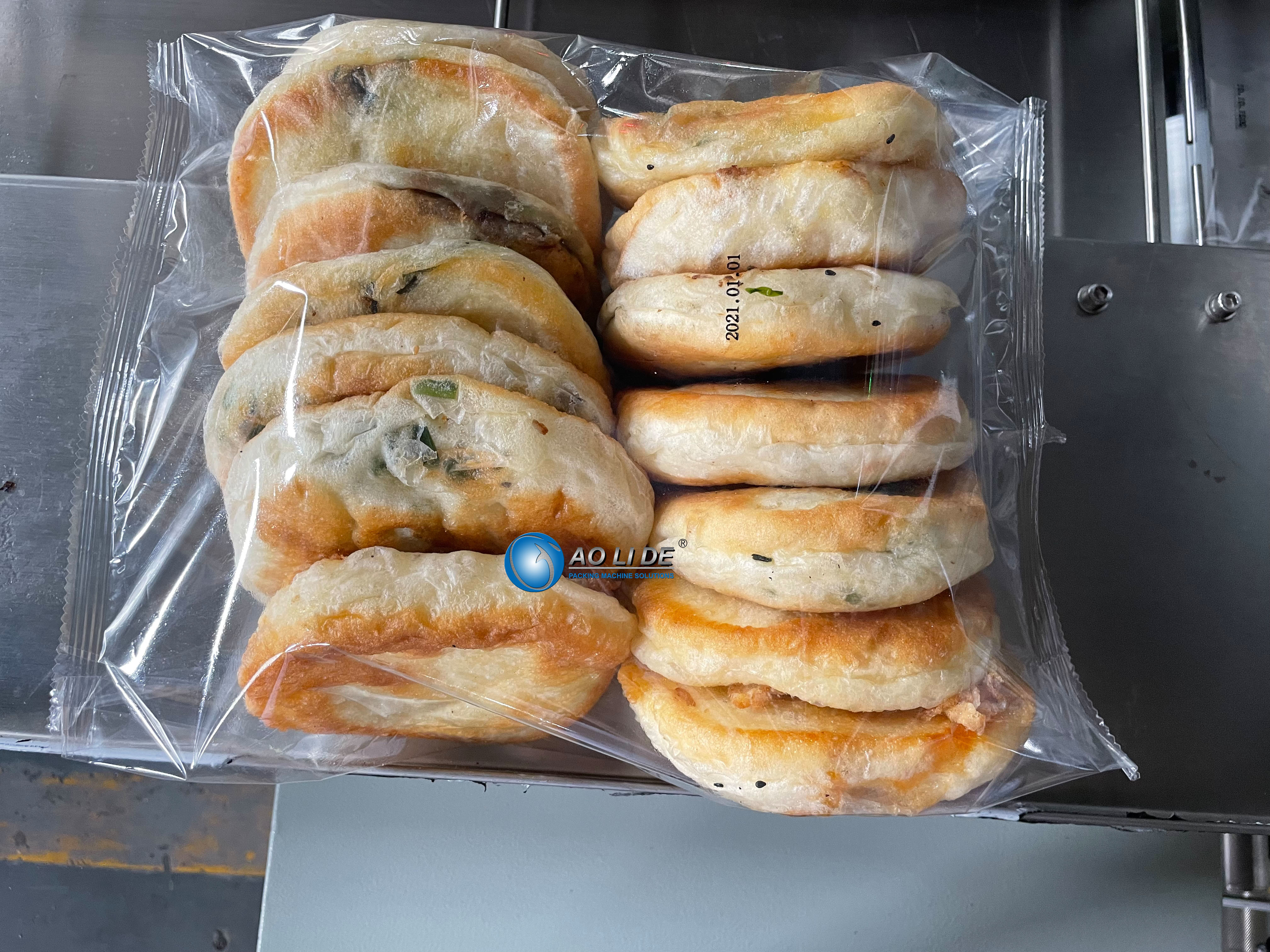 Quality 10pcs Burger Bread Reciprocating Box Motion Horizontal Flow Wrapper Packing Machine for sale