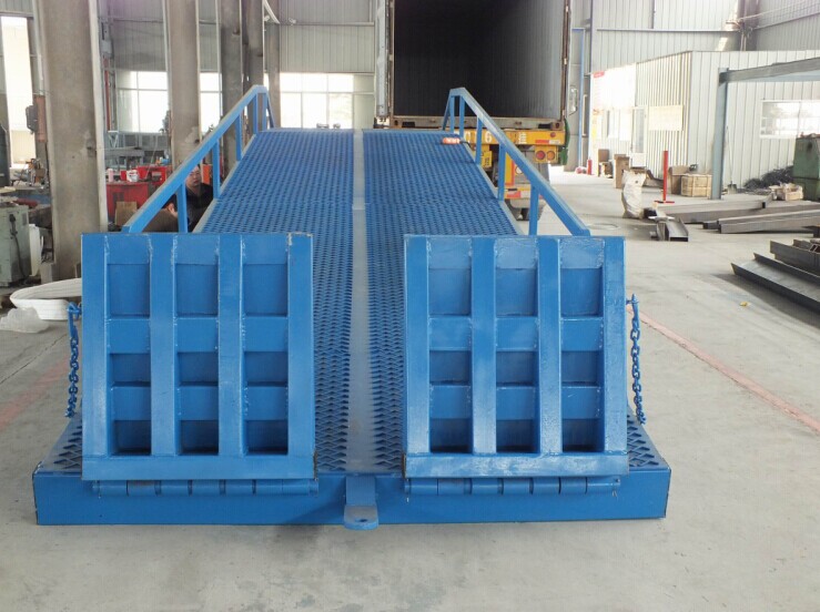 Quality Manufacturer supply mobile docks for cargo loading and unloading for sales for sale
