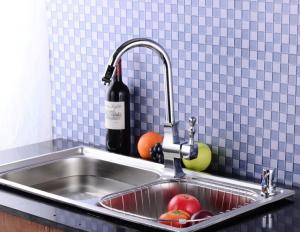 Quality Chrome plated streamline sleek design faucets kitchen fittings water taps for sale