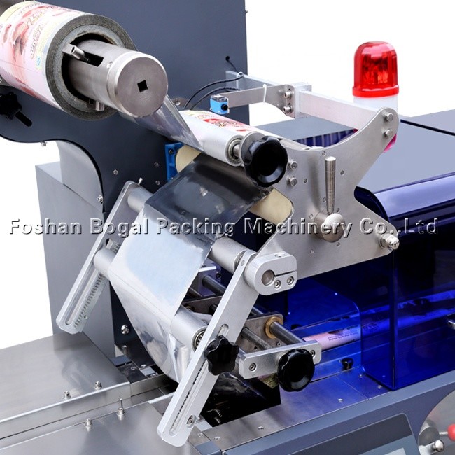 Quality Servo Motor Automatic Flow Cookie Packing Machine for sale