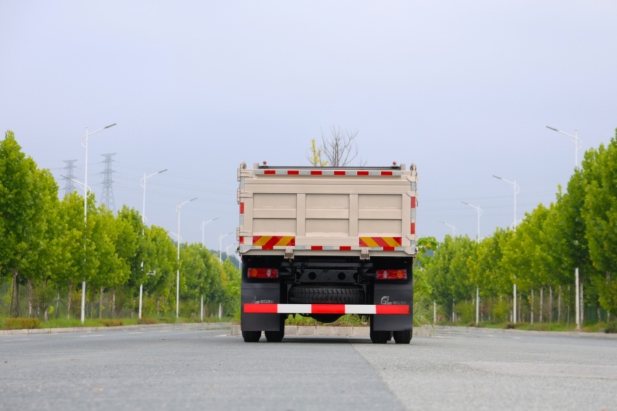 Export Dongfeng four-wheel-drive flathead dump truck