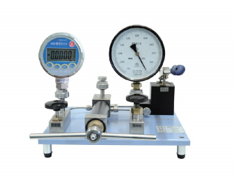 Advanced and Versatile Hydraulic Pressure Gauge Comparator for Multiple Applications