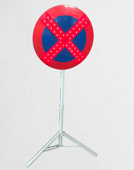 Solar Power Triangle Bracket LED Arrow Board in use
