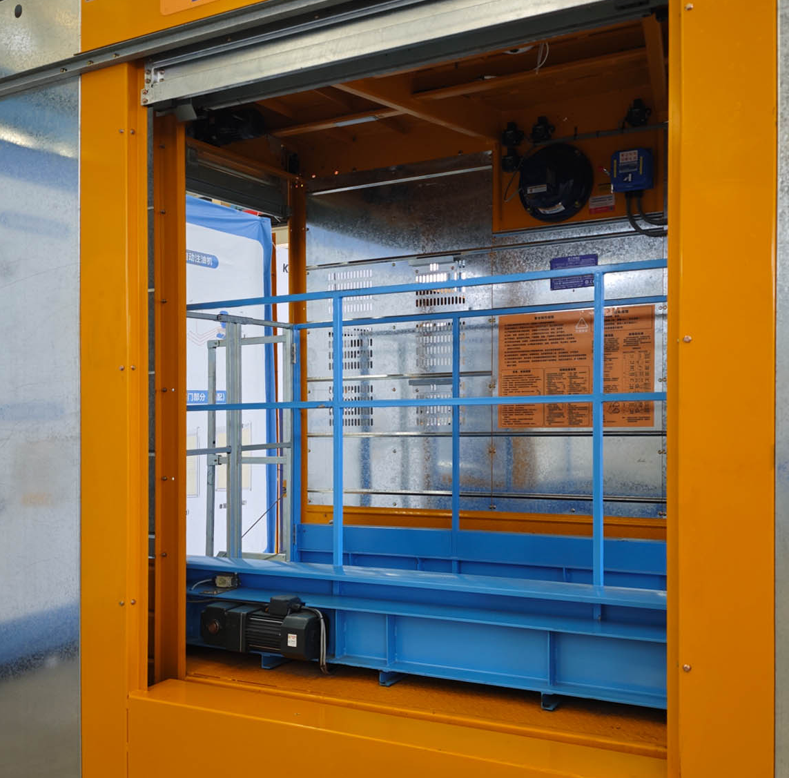 SC VFD Construction Hoist Cage Combined with Retractable Loading Deck | 2,000 kg | TUV & ISO Certified