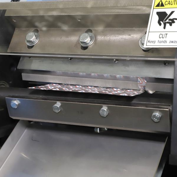 SWSF 450 Flow Wrap Packing Machine Servo Motor Driving Wrap Packaging Machine