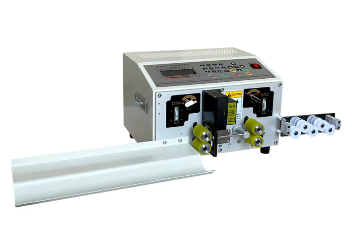 Automatic cutting wiring machine