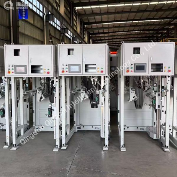 pouch feeder machine