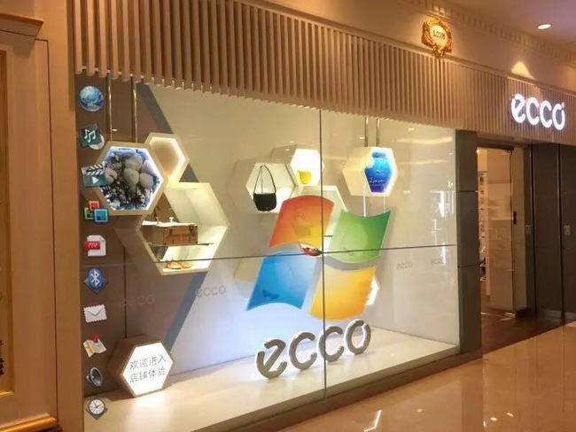 55 Inch 2x2 Transparent Advertising Display Cabinet for Large Visual Presentation