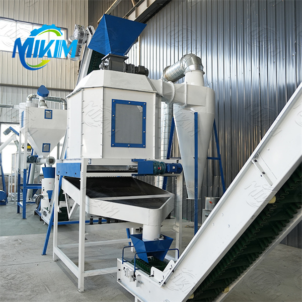 Fully automatic, efficient and energy-saving cattle and sheep feed pellet production line for poultry farms