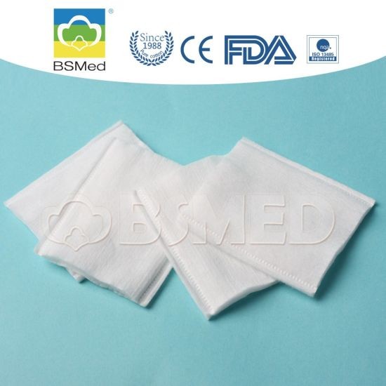 7 * 7cm Cosmetic Facial Cotton Squares Plain Pattern Customized Absorbency