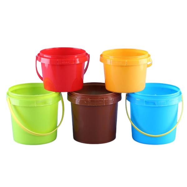 Round or Square 5L Plastic Buckets with Iron Handle Customizable and Durable