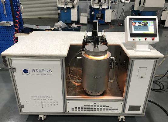 Automatic Water Cooled Vacuum Welding Machine Achieving Max Vacuum Rate 10^-2 Pa