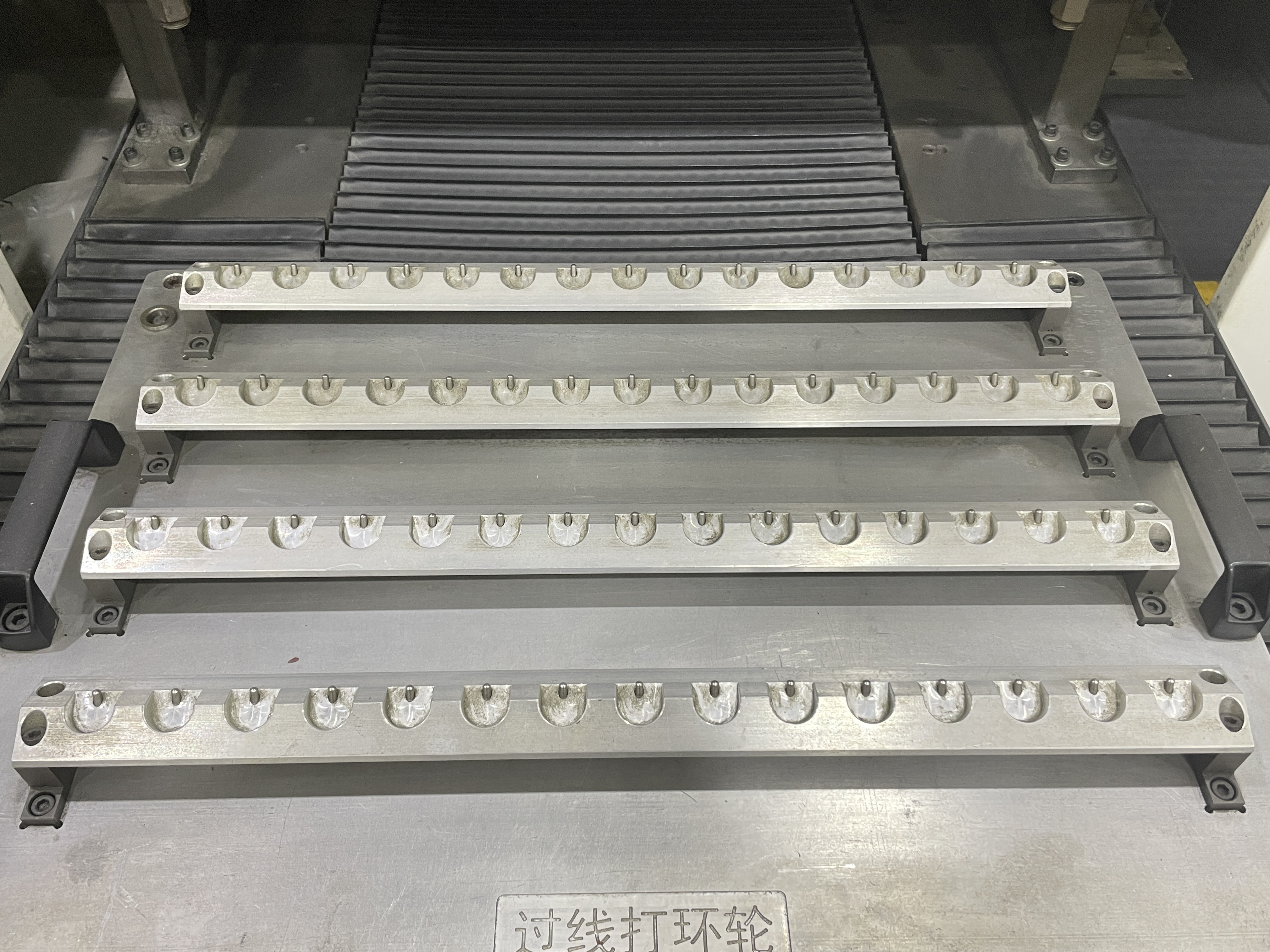 Precision CNC Grinding Machine Fully Automated High Efficiency For Casting Parts