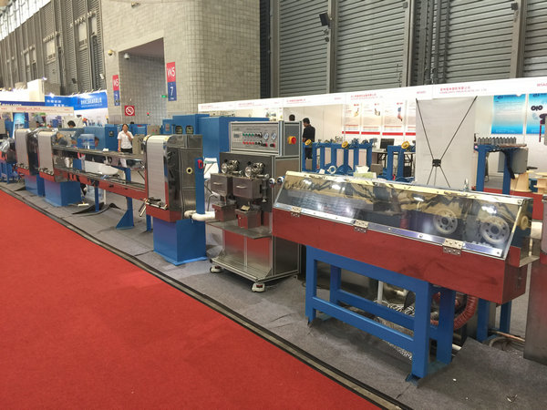 PE SR-PVC Wire Extrusion Machine Plastic Insulating Diameter 500 Pay Off Bobbin