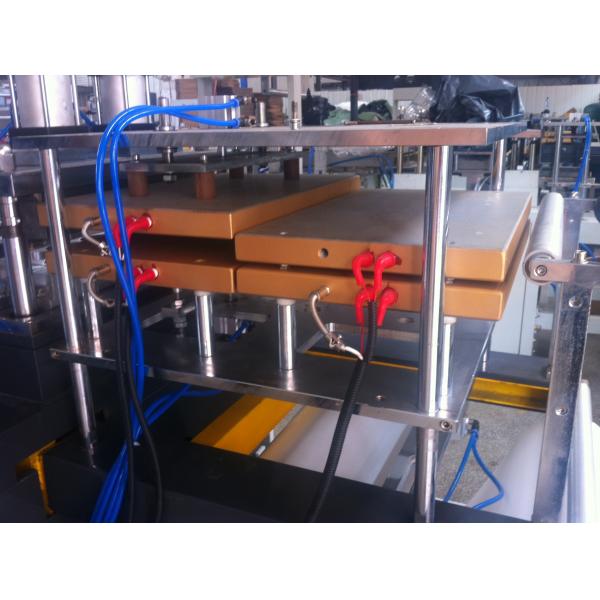 High Putout Full Automatic Plastic Lid Forming Machine With PLC Servo Motor Control