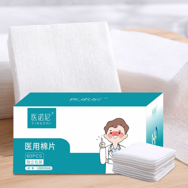 Medical cotton pads, professional care and cleaning – simple and reassuring.