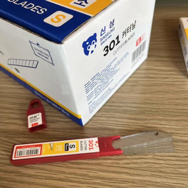 Effortlessly Cut Car Wrap 9mm Cutter Blade