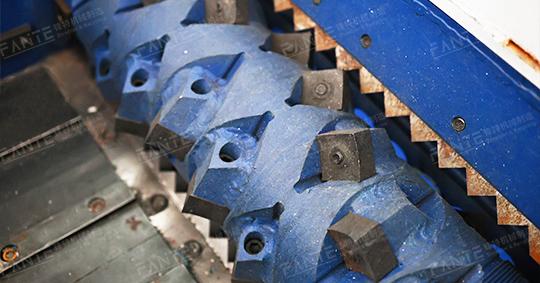 Efficient Mono Shaft Shredder for Processing Nylon Textiles Nets Plastic Blocks and Wood