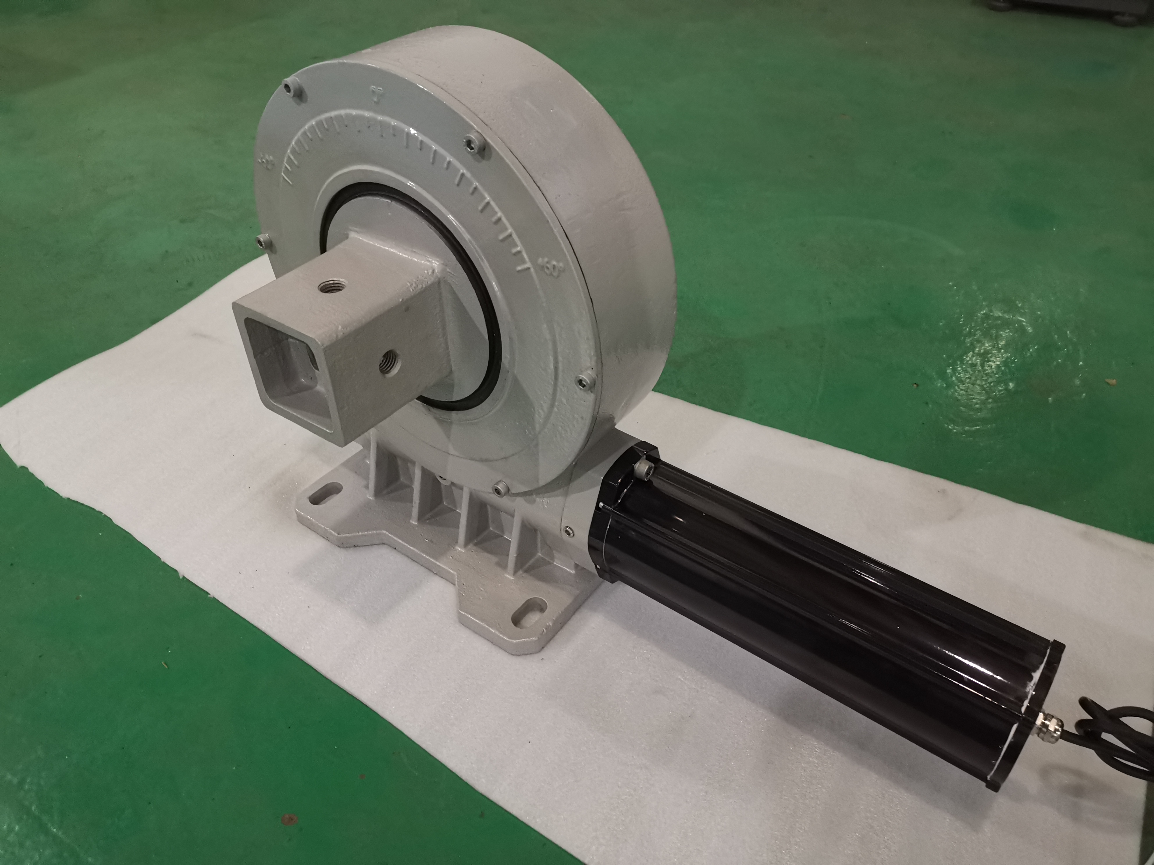High Duty Single Axis Slew Drive Ve7 Solar Tracker Slewing Drive