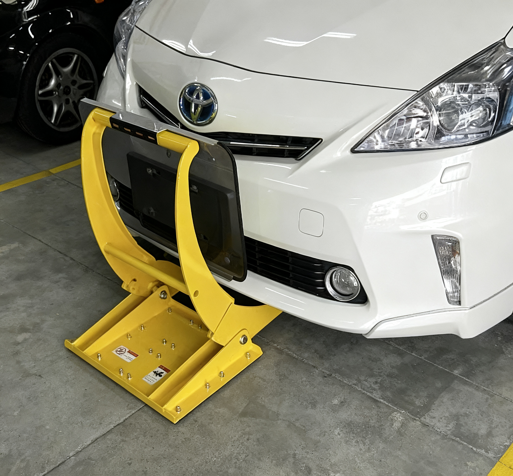 RMHs HITOMARUKUN Foldable Anti-Collision Warning Barrier deployed in use