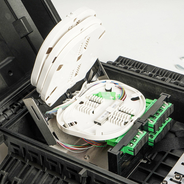 Inline Horizontal Type Fiber Optic Splice Closure IP68 With 4x24 Fiber Splicing Tray