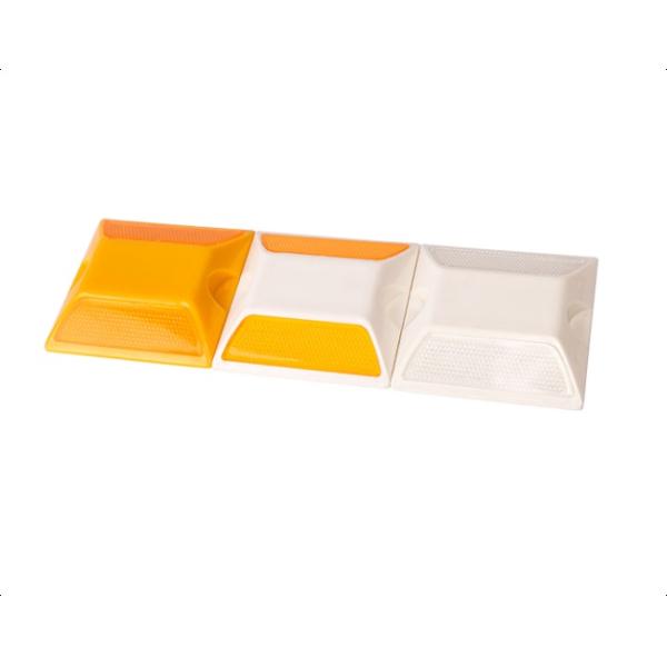 Road Stud Reflectors with 30 Tons Compression Resistance IP>67 Waterproof Grade and Double Side PMMA Reflector for Pavement Markers