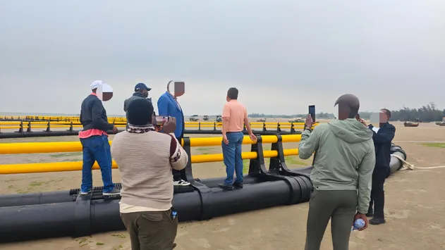 Strong fish cage structure prevents fish escape while maintaining catfish intensive culture density