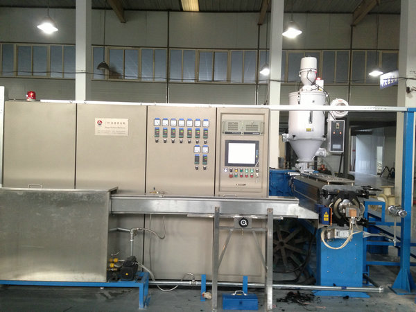 15Kw Plastic Insulating Wire Extruder Machine Screw Dia 60mm With Double Layer Cooling Device