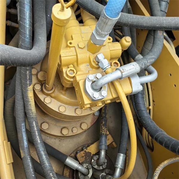 CAT 323 D2L Excavator with Excellent Performance Moving Type Crawler Chain Engine CAT