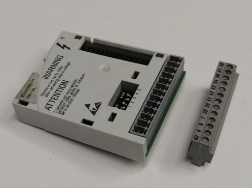 E82ZAFCC100 Lenze INVERTER Function Module SERIES 8200 VECTOR - CAN-I/O RS PT