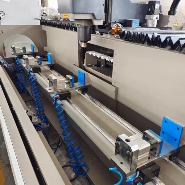 3000mm Automatic Tool Change 3+1 Axis Aluminium Profile CNC Machining Centres