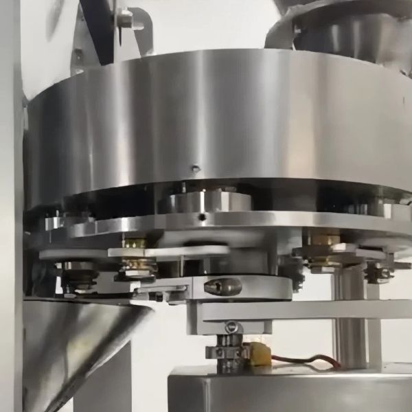 1.4kw Triangle Bag Packing Machine High Efficiency Granules Packaging Machine 220V