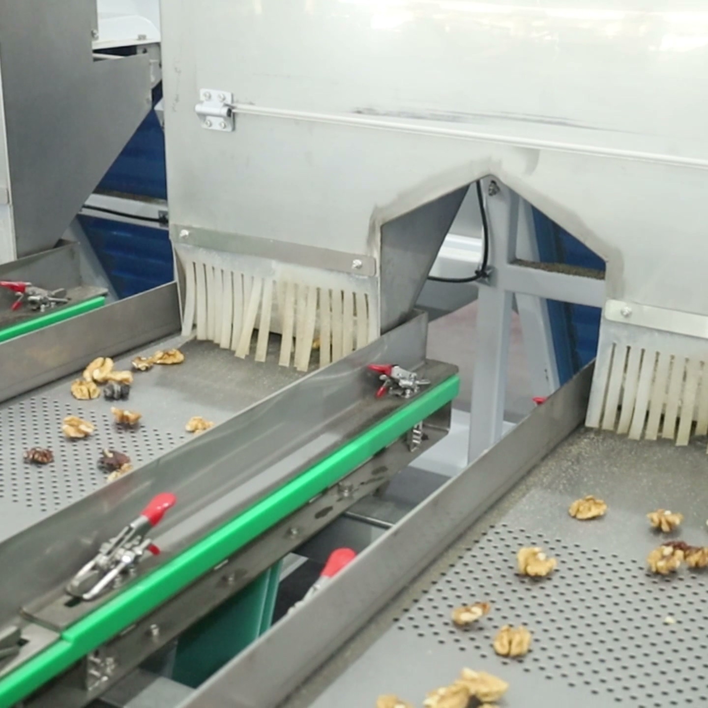 Intelligent walnut kernel sorting machine with deep learning neural network and