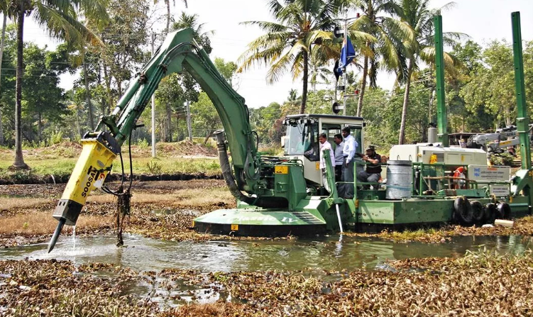 Shallow Water Work Sites Amphibious Dredger 6m Dredging Depth 100cm Draught