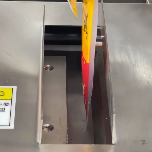 Pneumatic Vertical Automatic Packaging Machine 450W 4 Side Sealing Packing Machine